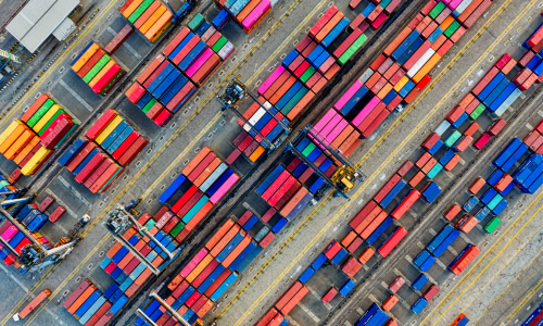 La privatizzazione della logistica militare e la vulnerabilità dei mercati subfornitori